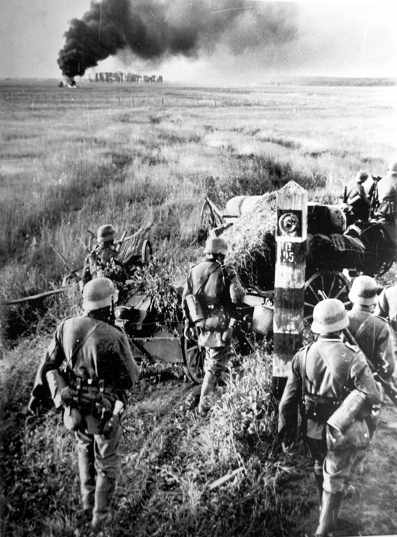 German troops crossing the Soviet border during Operation Barbarossa, 22 Jun 1941
