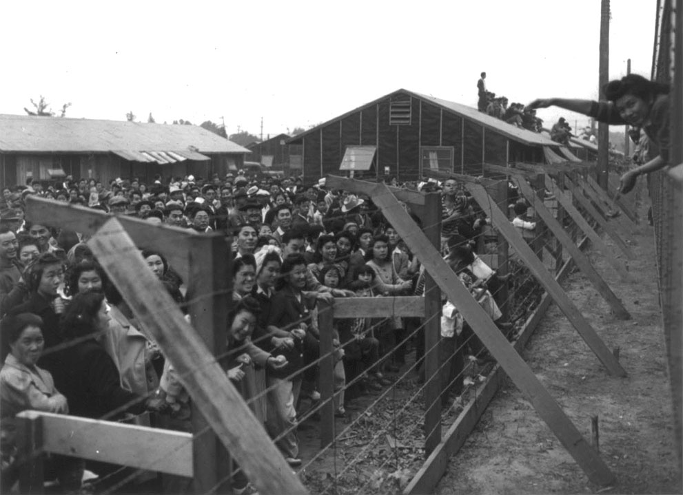 Photo Japanese Americans Preparing To Be Released From The Santa