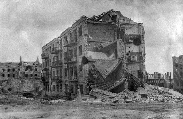 Pavlov's House, Stalingrad, Russia, 1943; note Gergardt Mill building in background