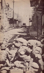 Japanese troops street fighting in Shanghai, Sep-Oct 1937, photo 2 of 2