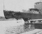 El crucero ligero Jintsu dañado después de chocar con el destructor Warabi durante un ejercicio de entrenamiento en la noche del 24 de agosto de 1927, Maizuru, Japón, alrededor del 26 de agosto de 1927
