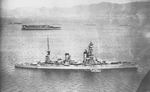 El acorazado Yamashiro y el portaaviones Kaga en la bahía de Kobe, Japón, 22 y 23 de octubre de 1930;  se estaban reuniendo para una revisión de la flota