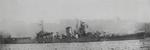 Crucero ligero Oyodo en el Arsenal Naval de Kure, Japón, alrededor del 28 de febrero de 1943;  tenga en cuenta la gran catapulta de 45 m en la popa que luego se retiró durante la conversión