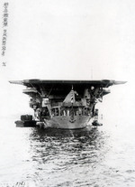 Vista cercana de la popa del portaaviones Ryujo, Yokosuka, Japón, 19 de junio de 1933