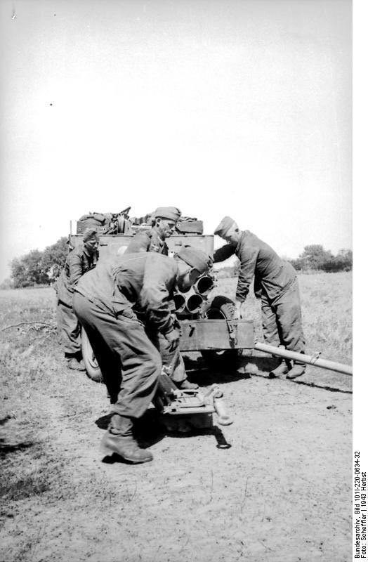 German troops with a 15 cm NbW 41 launcher, Russia, fall 1943, photo 4 of 4