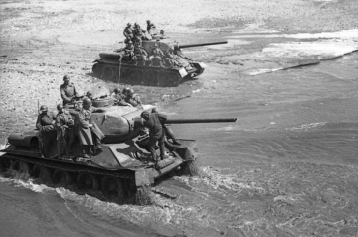 T-34-85 tanks in northeastern China, Aug 1945