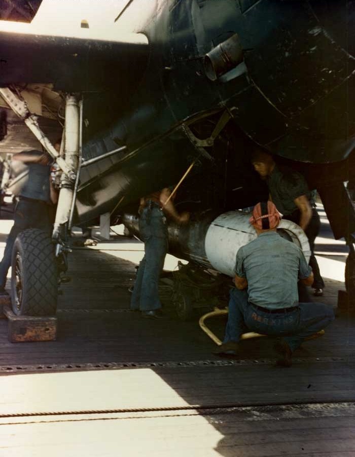 Aviation Ordinancemen loading a Mark XIII torpedo into the bomb bay of a TBM Avenger aboard USS Bennington, May 1945. Note the torpedo’s plywood drag ring on the nose and wooden tail shroud.