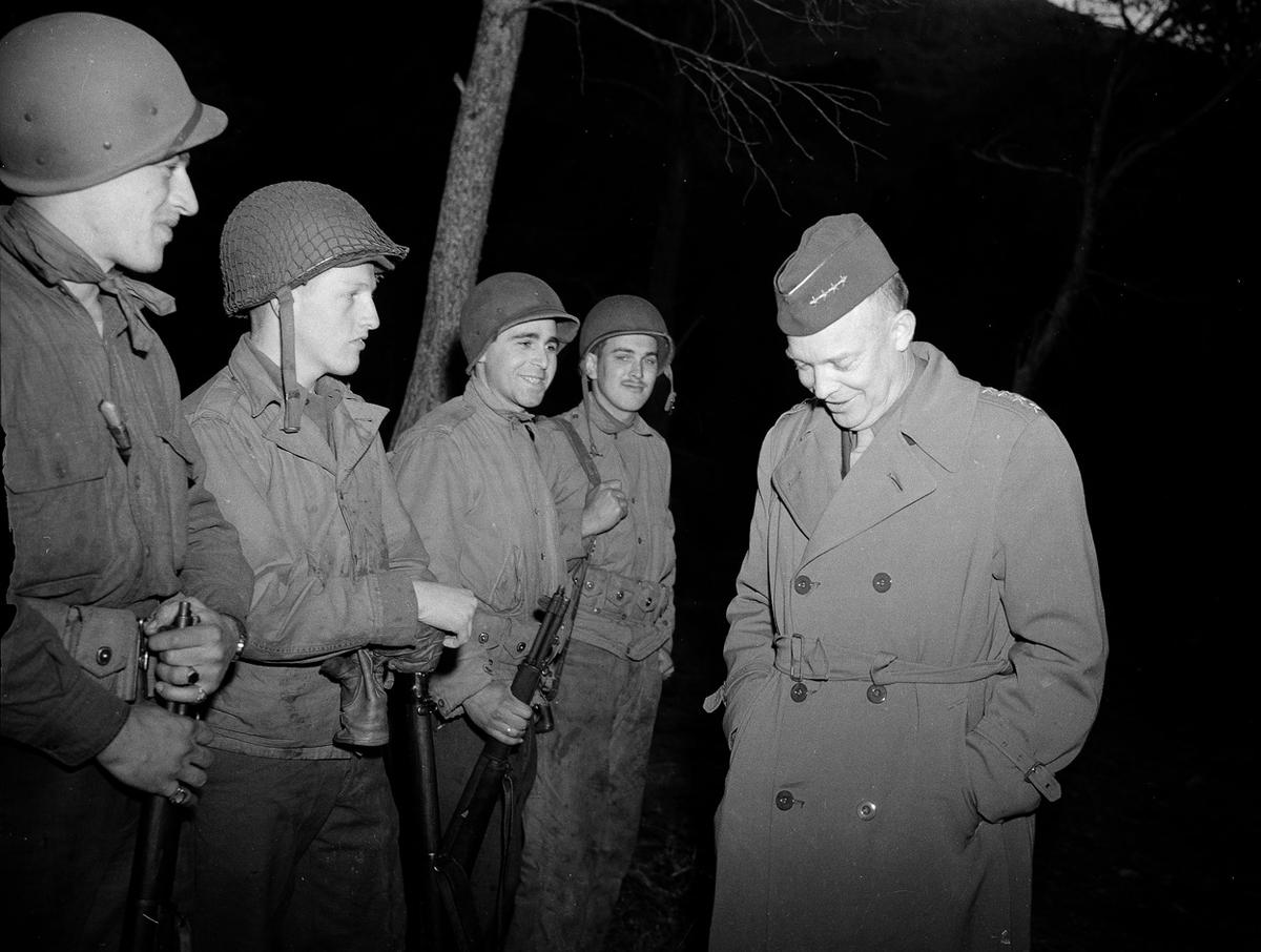 General Dwight Eisenhower sharing a lighter moment with four US Army soldiers in Tunisia, 18 Mar 1943.