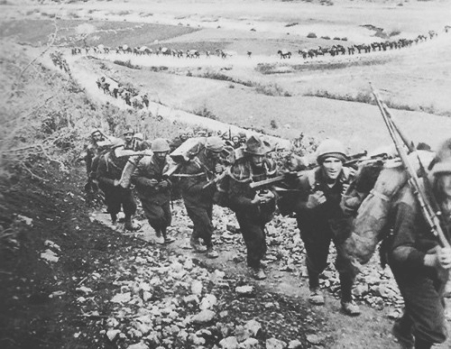 The Italian Alpine division advancing in Greece, Nov 1940