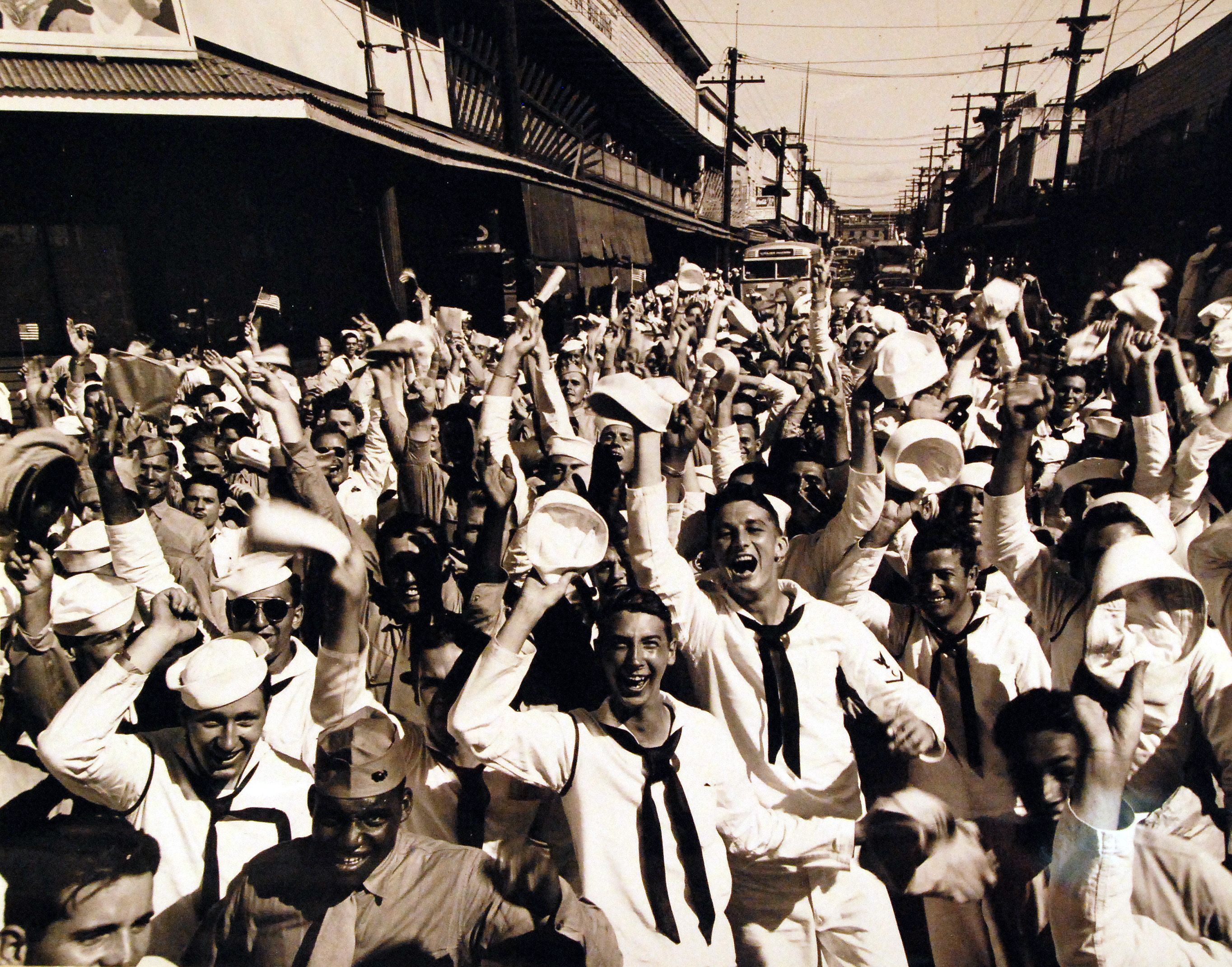 Victory celebration, Waikiki, Oahu, US Territory of Hawaii, 15 Aug 1945, photo 4 of 4