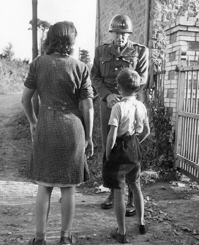 George Patton speaking with French civilians, Aug 1944
