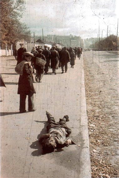 Dead body along a street in Kiev, Ukraine, 1 Oct 1941