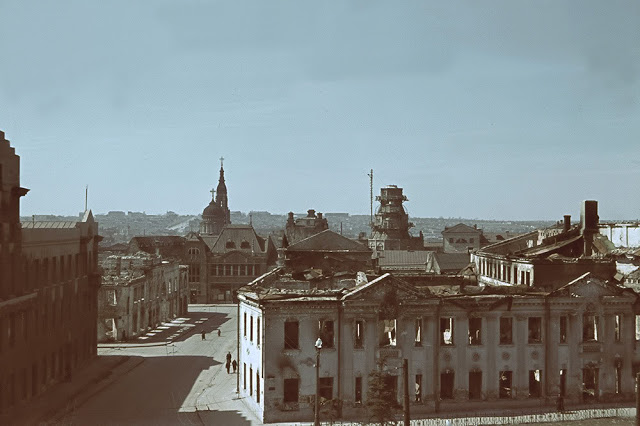 Annunciation Cathedral (background), Kharkov, Ukraine, Oct-Nov 1941