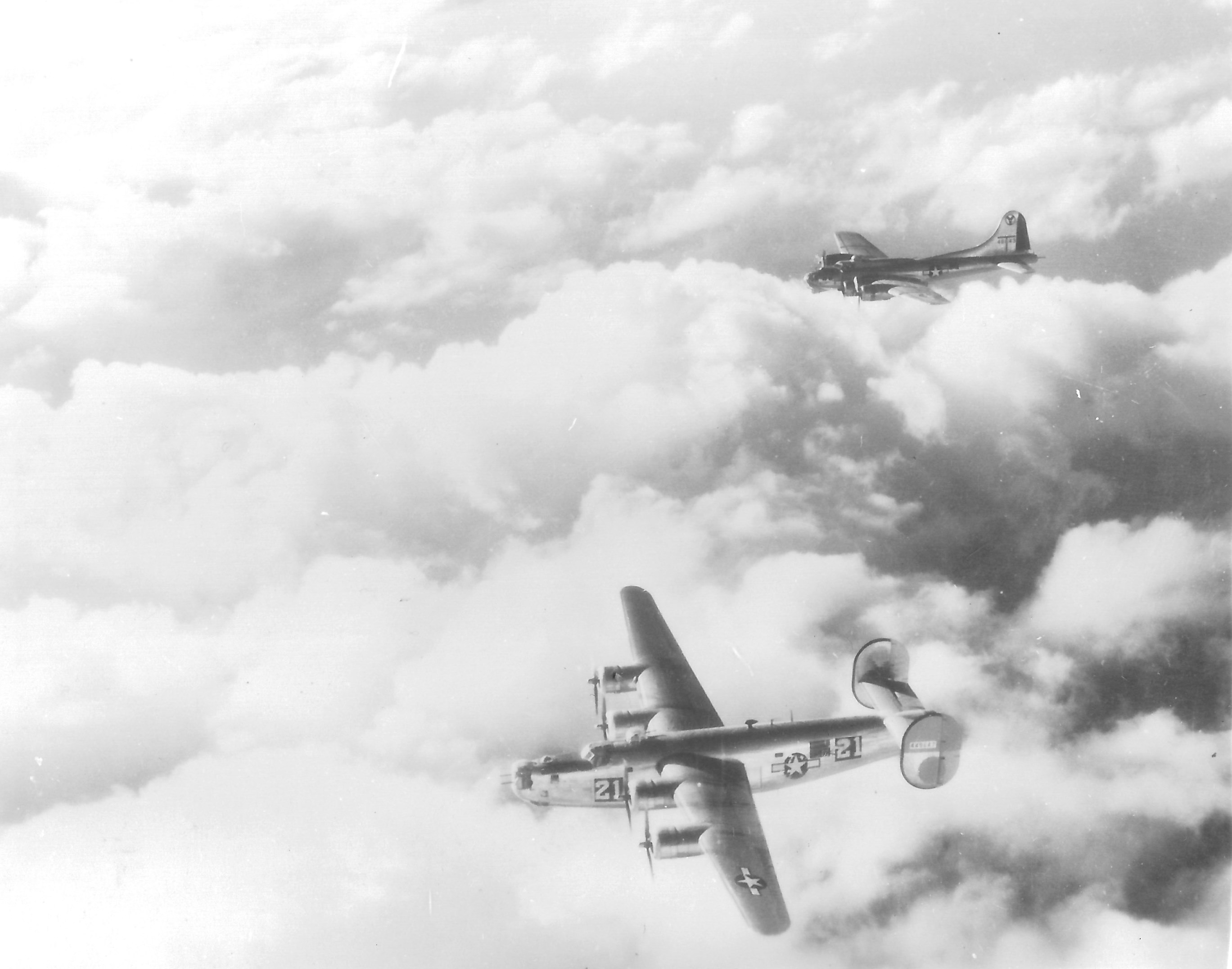 A B-17G Fortress with the 96th Bomb Squadron joining up with a formation of B-24 Liberators from the 451st Bomb Group over Italy, 1944. The Liberator is a B-24L with the 724th Bomb Squadron.