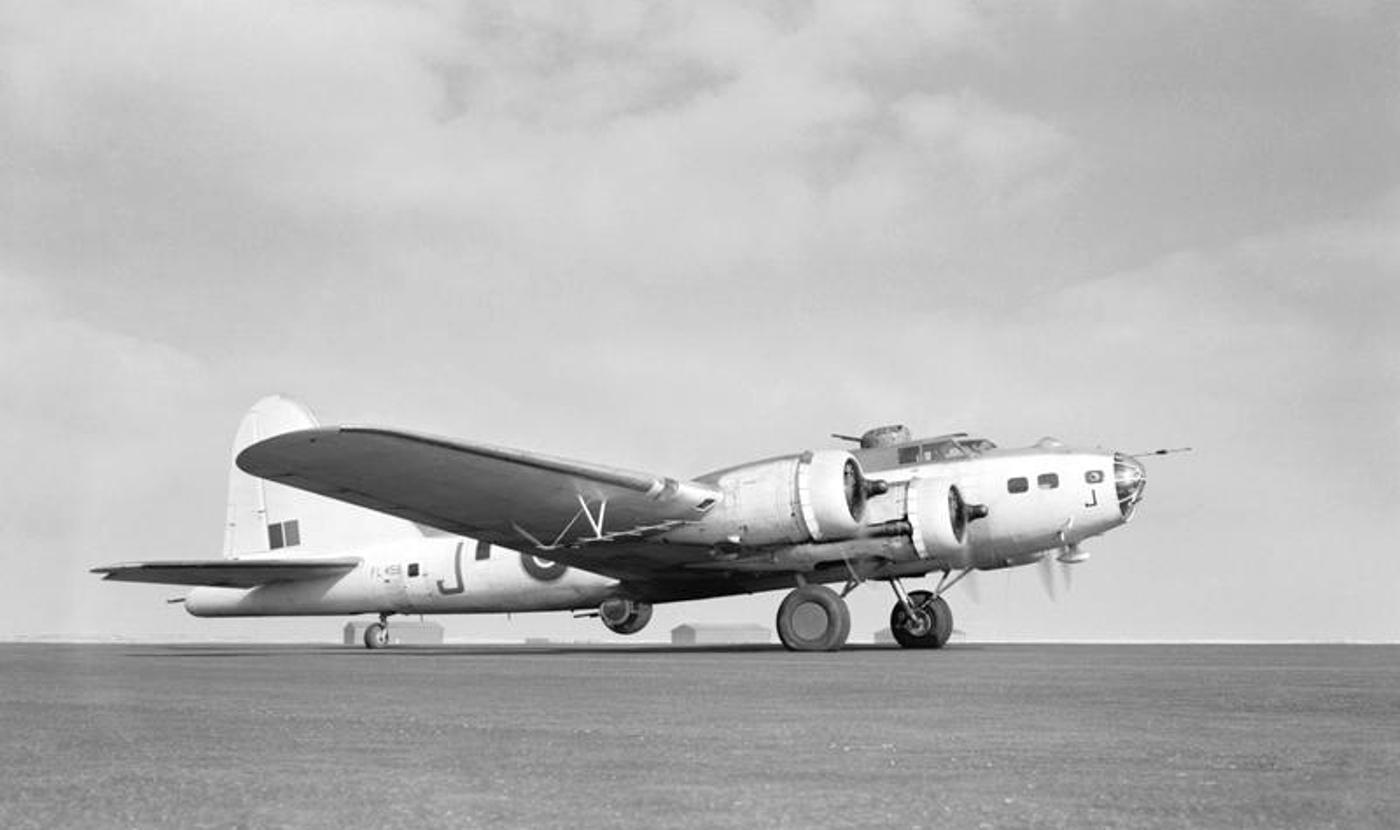 [Photo] RAF Fortress Mark IIA Of No. 220 Squadron At Benbecula In The ...