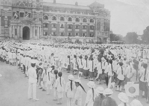 Taiwanese children gathering to welcome Crown Prince Hirohito at the Governor-General's Office Building, Taihoku (Taipei), Taiwan, 17 Apr 1923, photo 2 of 2