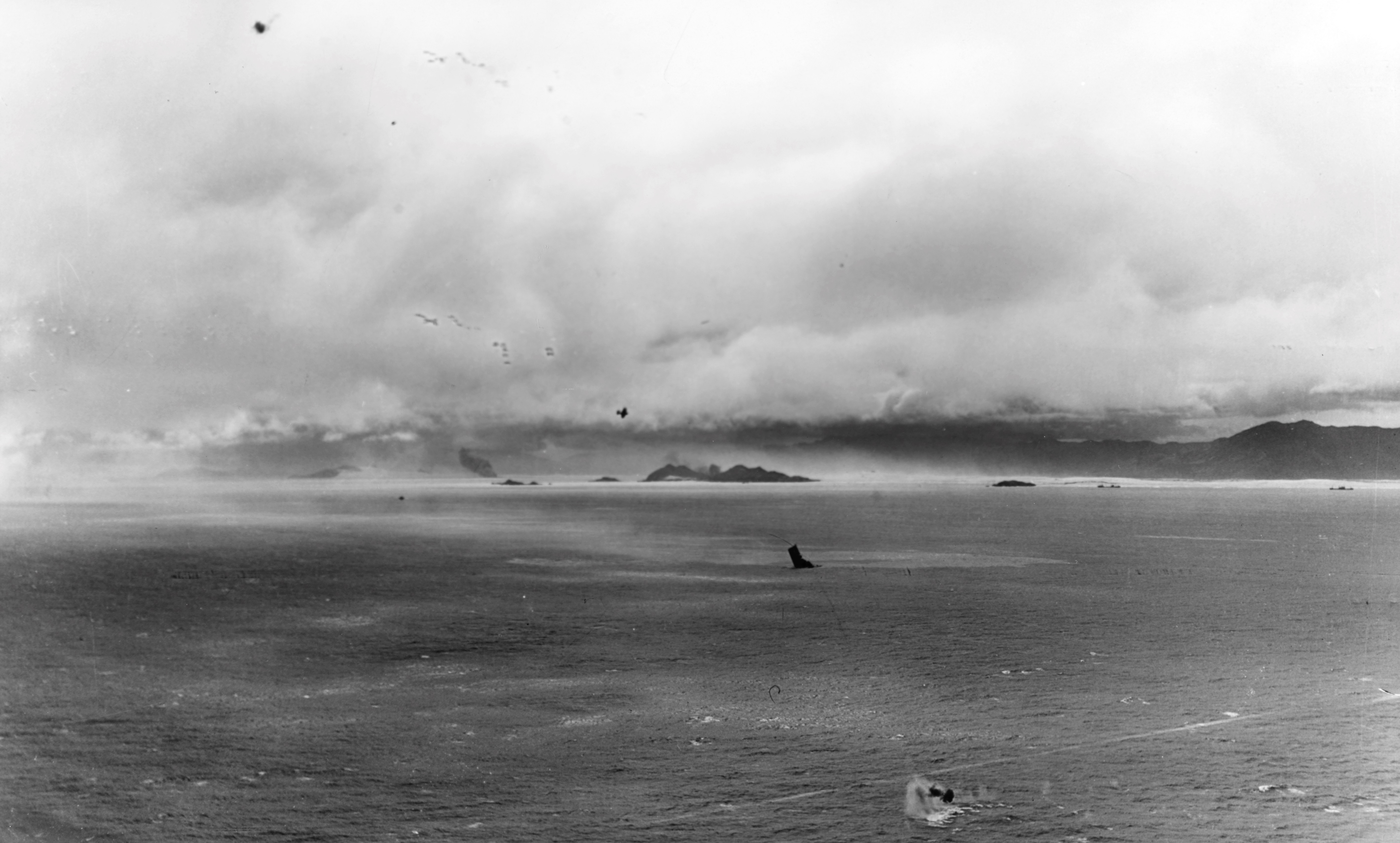Japanese cruiser Kashii sinking with only the bow showing after being attacked by United States carrier aircraft off the coast of French Indochina (Vietnam) north of Qui Nhon, Jan 12, 1945. Photo 8 of 9