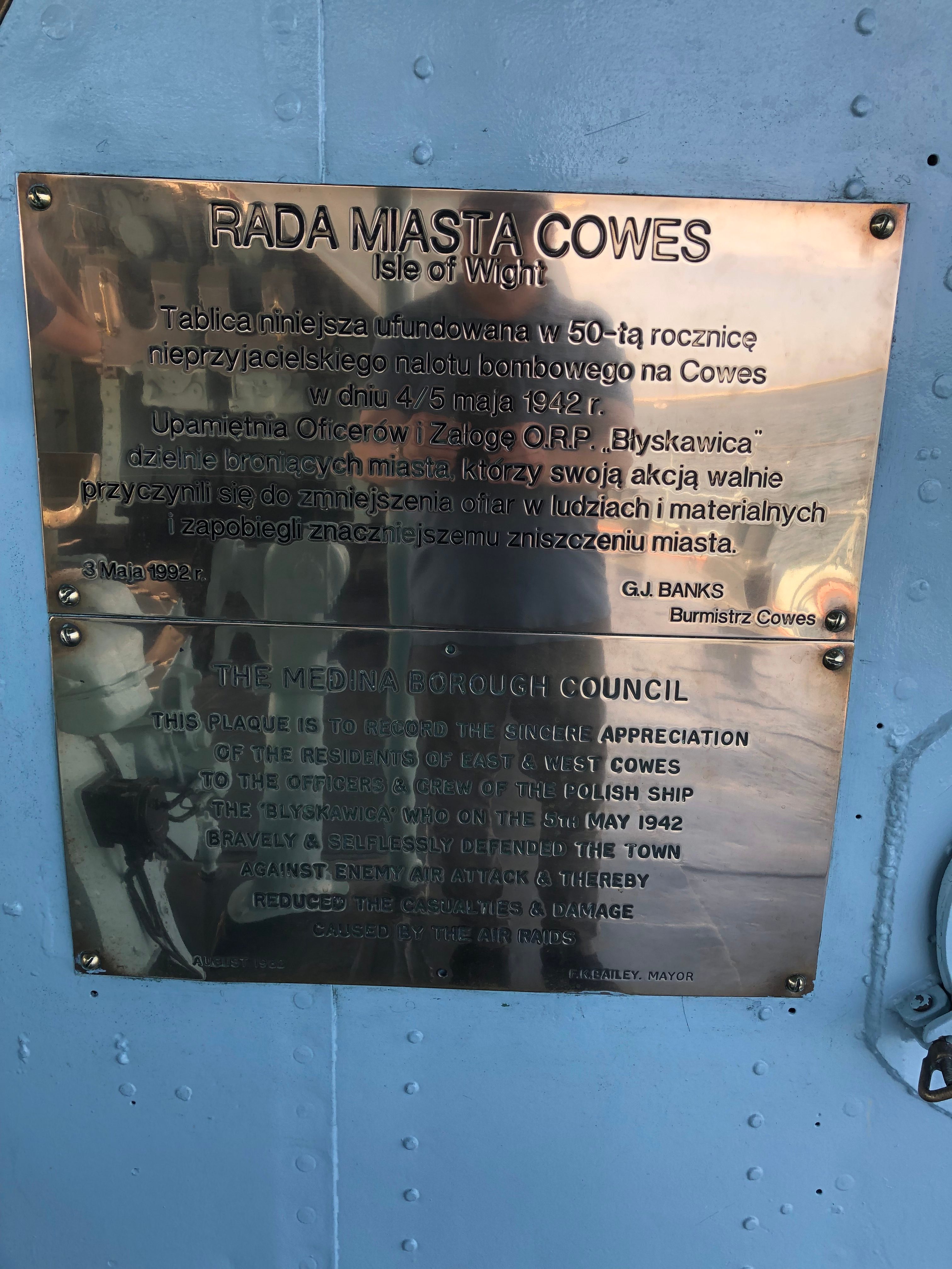 Plaque from the City Council of Cowes, England, United Kingdom, commemorating the defense of the city in 1942, on display aboard ORP Blyskawica, Gdynia, Poland, 15 Jun 2019