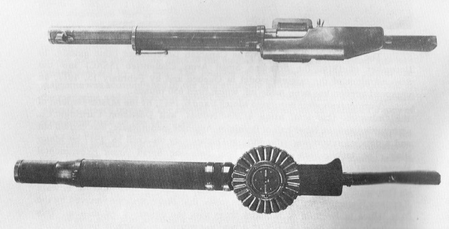 Huot automatic rifle (above) and Lewis gun (below), 1918, photo 2 of 2