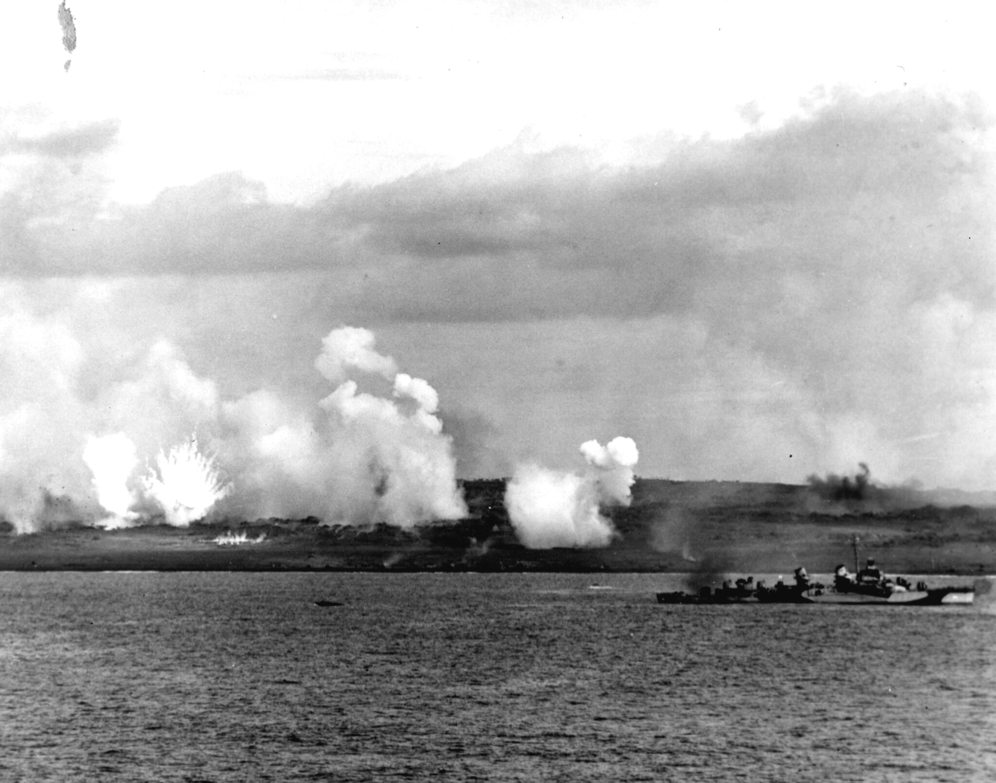 As seen from battleship USS Texas, Fletcher-class destroyer USS Twiggs engaging in a pre-invasion bombardment of Iwo Jima’s landing beach White 2 in support of underwater demolition team operations, 17 Feb 1945.