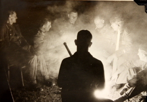 [Photo] German soldiers around a camp fire, date and location unknown ...