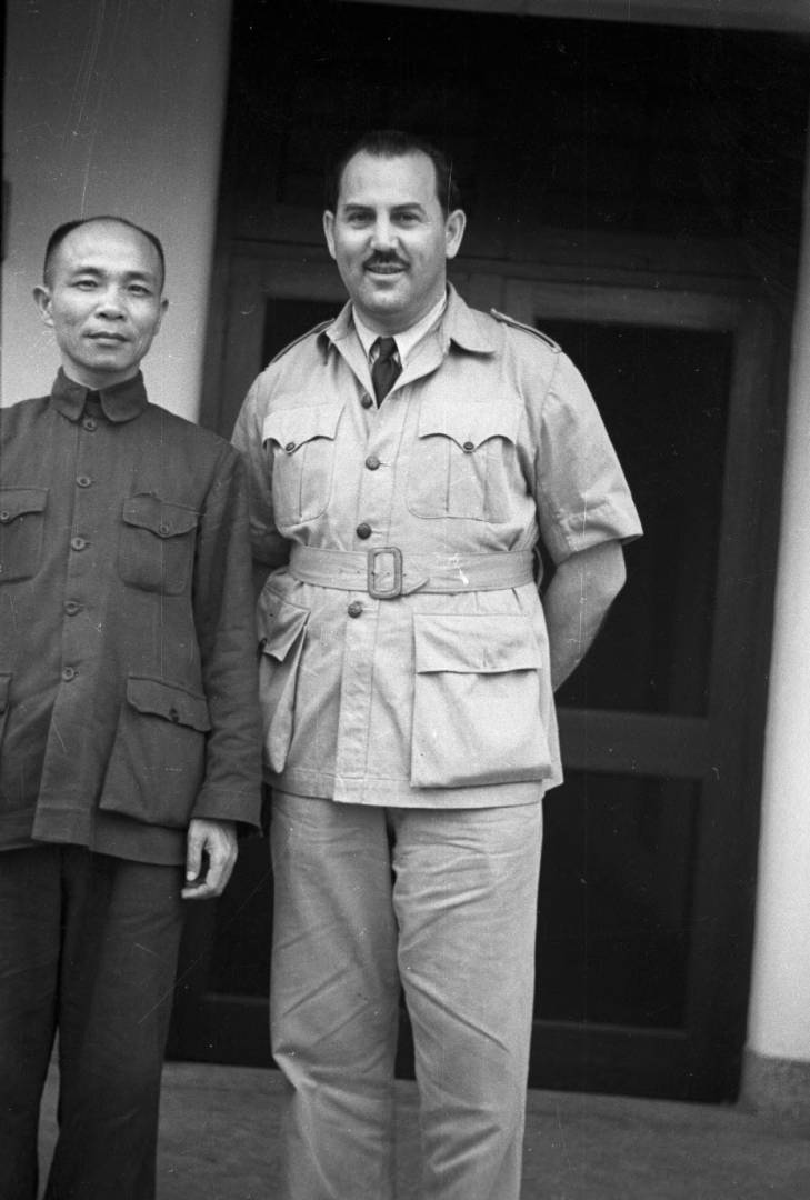Harrison Forman with a Chinese official, Ganzhou, Jiangxi Province, China, 1943