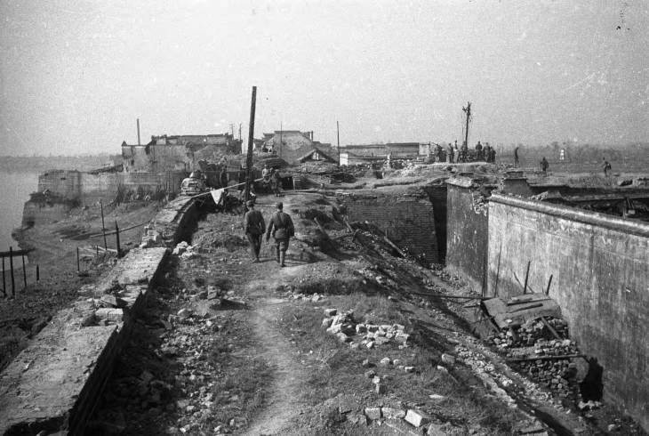 City of Changde in ruins, Hunan Province, China, 25 Dec 1943, photo 01 of 22