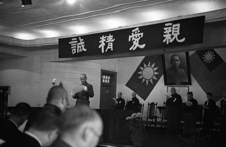 Chiang Kaishek speaking at the Second Plenary Session of the National Political Council, Chongqing, China, 17 Nov 1941, photo 11 of 20