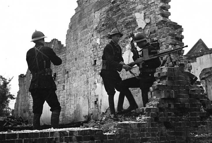 Chinese anti-aircraft machine gun crew setting up a ZB vz. 26 machine gun in a bombed out building, Chongqing, China, 1941; note M1932 variant of the Mauser C96 handgun with stock