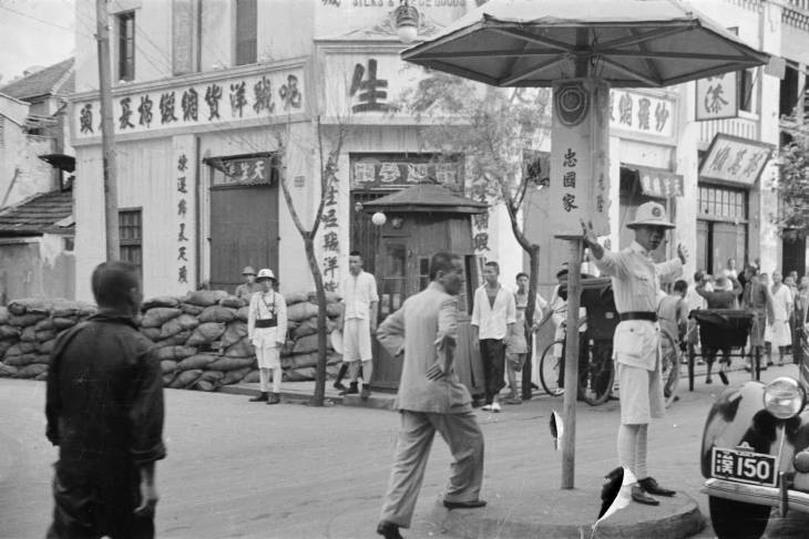 Japanese military street corner position, Shanghai, China, Aug-Sep 1937, photo 3 of 3