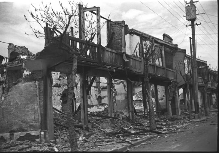 War damaged buildings, Hongkou (Hongkew) or Yangpu (Yantszepoo) district, Shanghai, China, mid-1937, photo 4 of 8