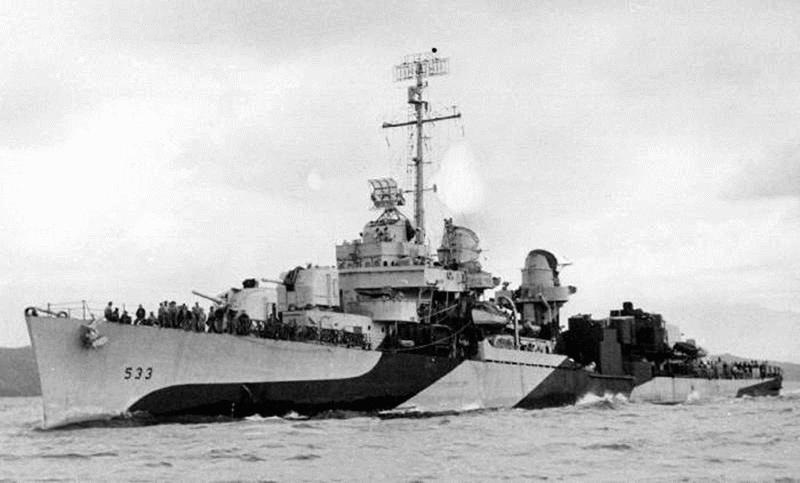 Port bow view of destroyer USS Hoel in her Measure 21, Design 1D paint scheme, about Oct 1944.