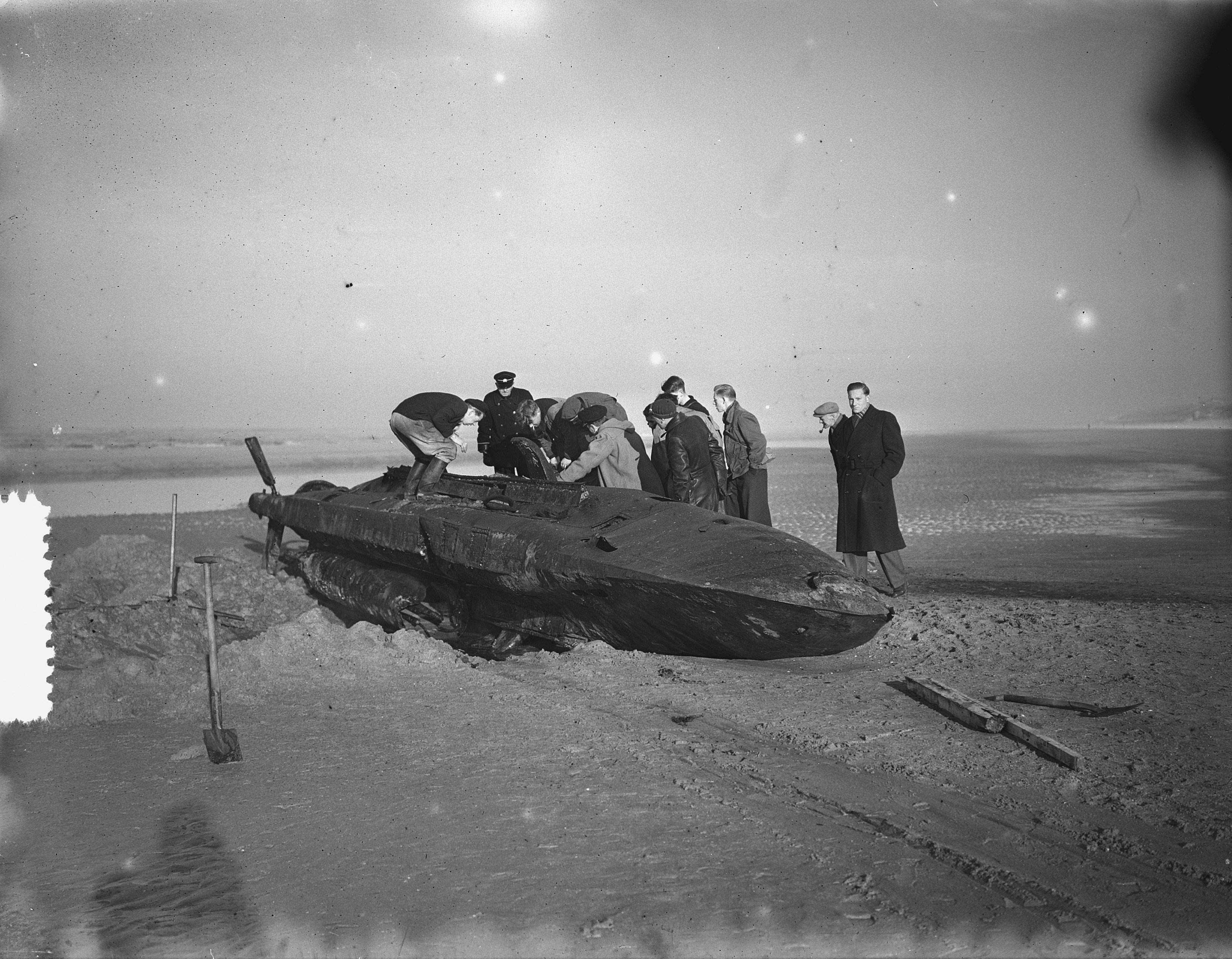 Beached Type XXVIIB5 submarine, Castricum, Netherlands, 2 Dec 1952, photo 2 of 5