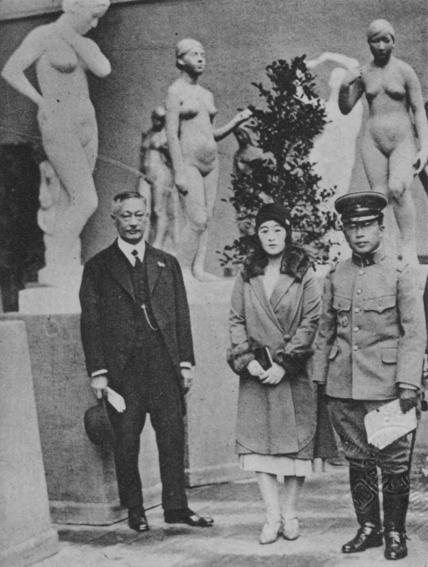 Crown Prince Yi Un and Princess Masako at the Imperial Art Exhibition of 1933