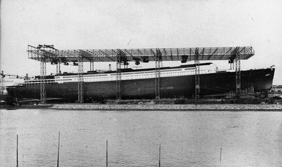 Ocean liner Europa under construction, Blohm und Voss shipyard, Hamburg, Germany, 1928