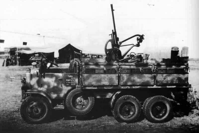 Dovunque 35 with a Breda 20/65 Mod. 1935 autocannon of 42nd Artillery Regiment of Italian 61st Infantry Division 'Sirte', Libya, 1937-1941