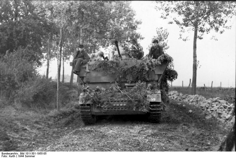 SdKfz 161/3 Möbelwagen and crew, northern France, summer 1944