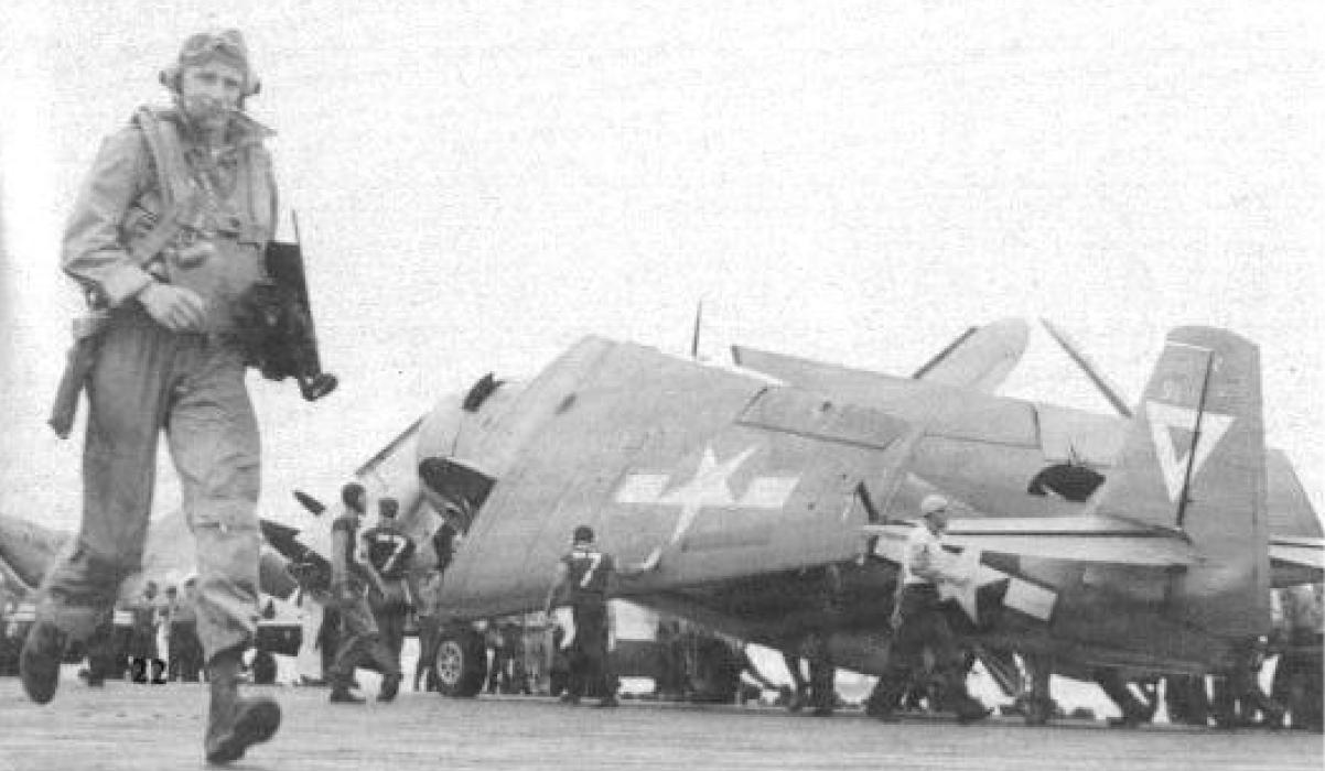 [Photo] TBM Avengers of Torpedo Squadron VT-19 on the flight deck of ...