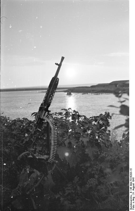 Czechoslovakian-made machine gun (ZB-53 vz. 27 / MG 37(t)) in German service, Ukraine, 9 Aug 1941, photo 2 of 2
