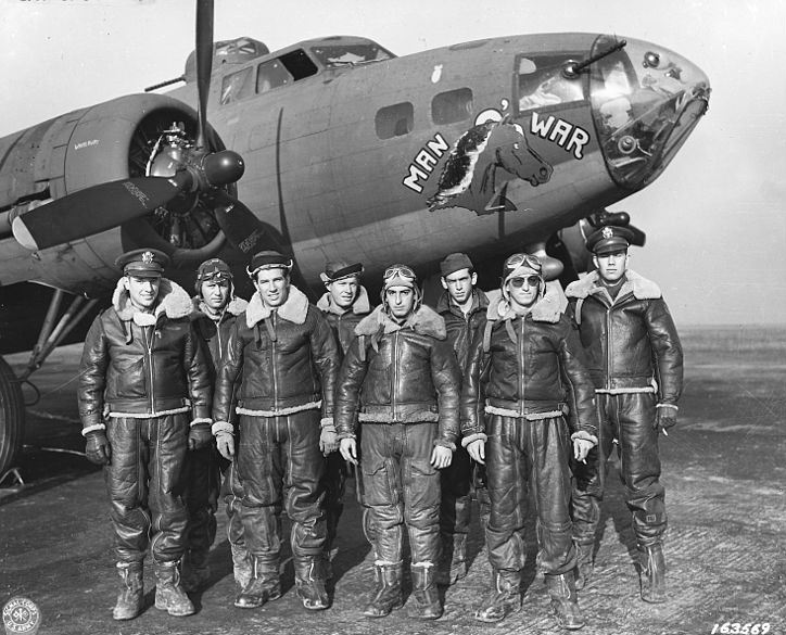 [Photo] Flight Crew Of B-17F Fortress “Man-O-War” Of The 306th Bomb ...