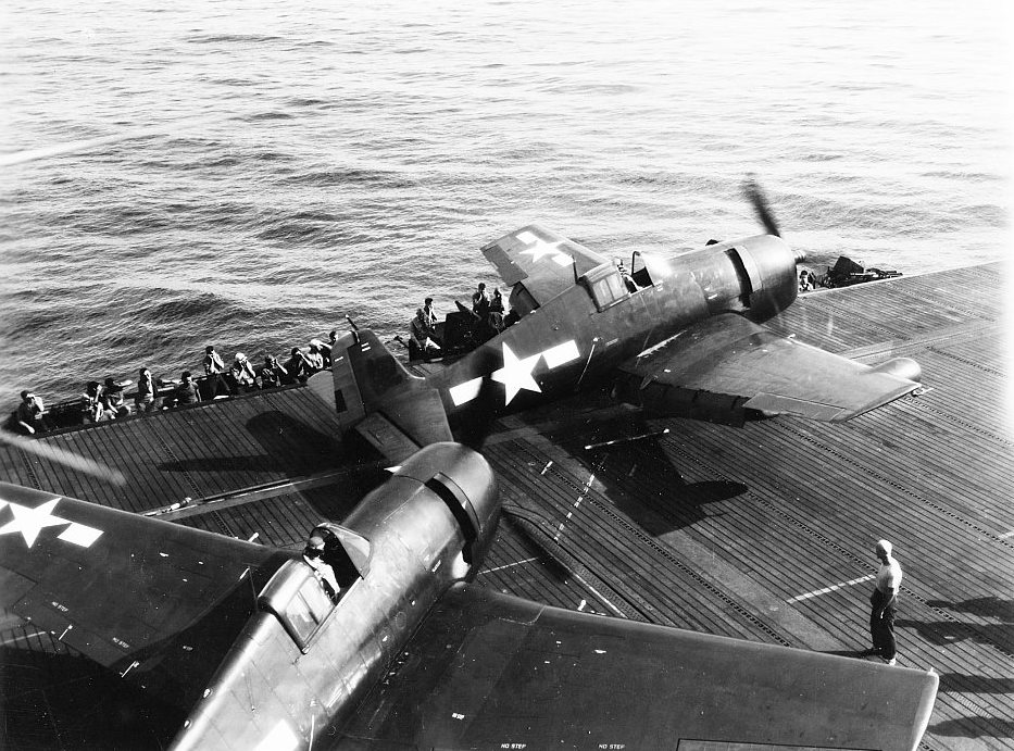 [Photo] Escort carrier USS Steamer Bay launching two F6F Hellcat ...