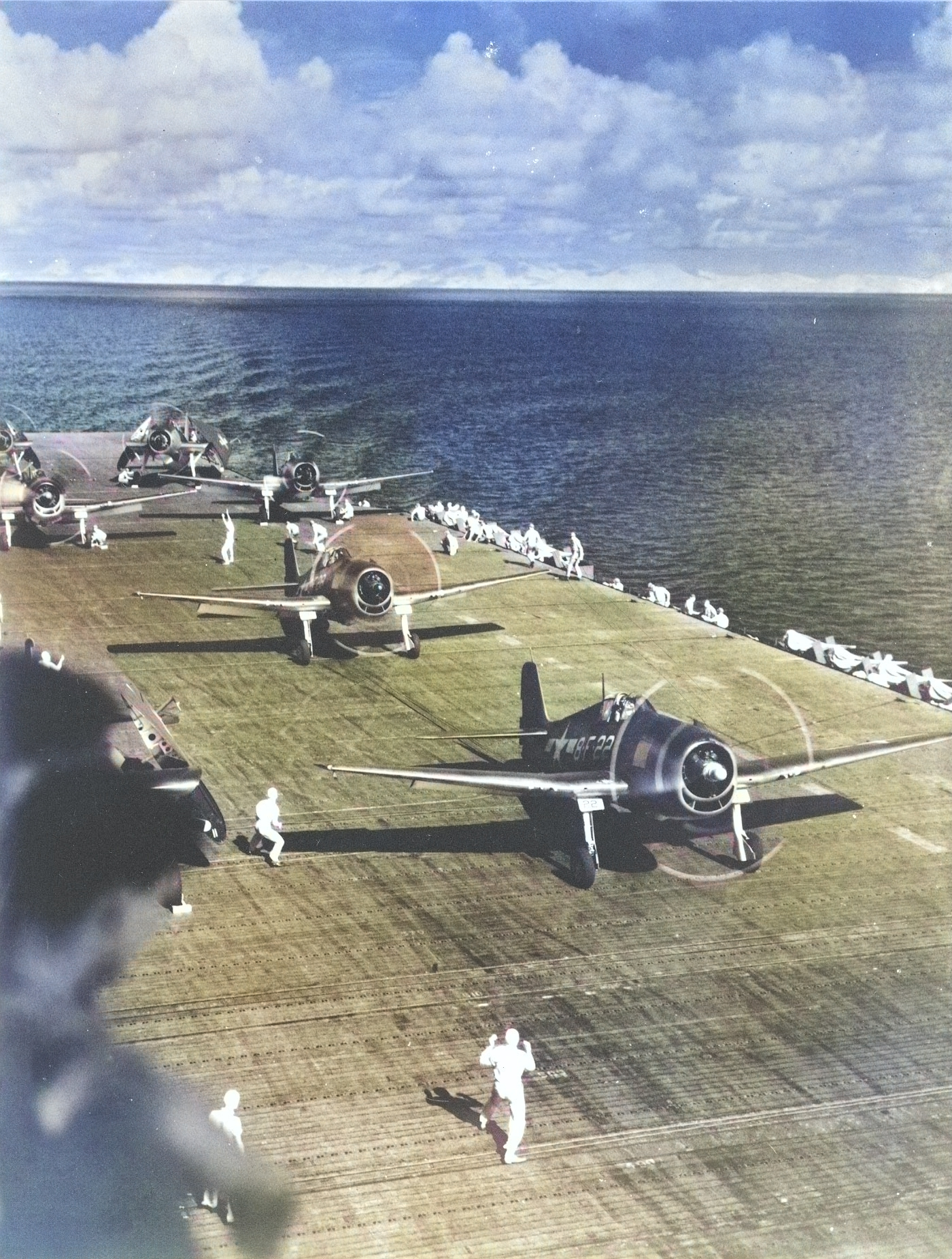 [Photo] F6F Hellcat aircraft of Fighting Squadron 8 warm up on USS