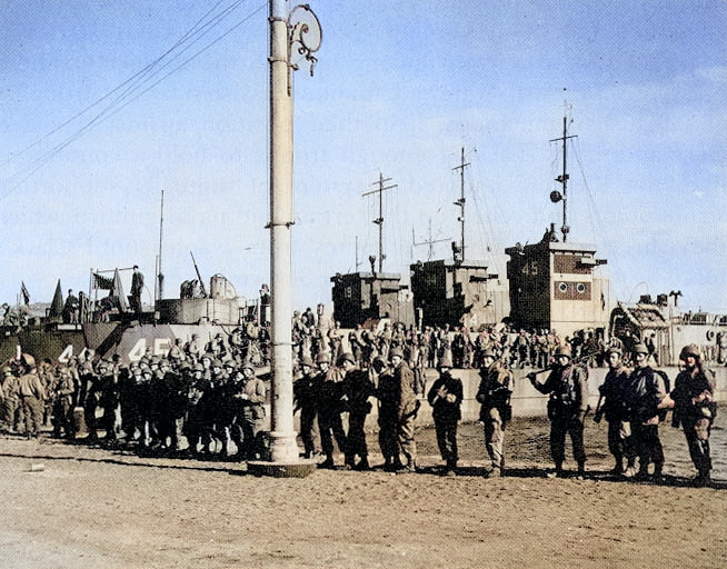 Men of US 3rd Ranger Battalion boarding LCI craft in preparation for Anzio, Italy invasion, Jan 1944; seen in US Army publication US Army Special Operations in World War II [Colorized by WW2DB]