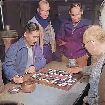 Japanese-American internees playing Go at the internment camp in Heart Mountain, Wyoming, United States, 1943 [Colorized by WW2DB]