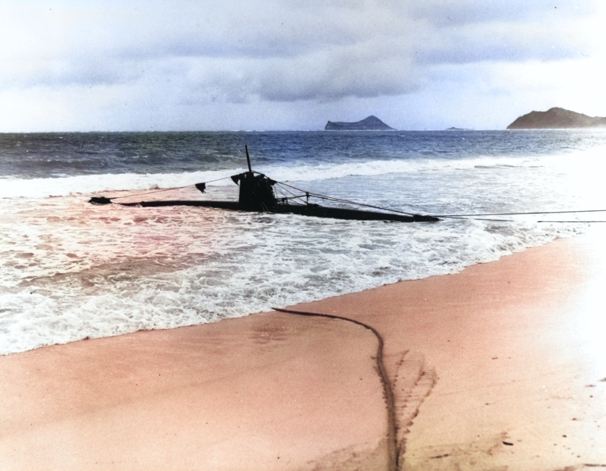 Ha-19 beached on Oahu, US Territory of Hawaii, 8 Dec 1941, photo 1 of 7 [Colorized by WW2DB]