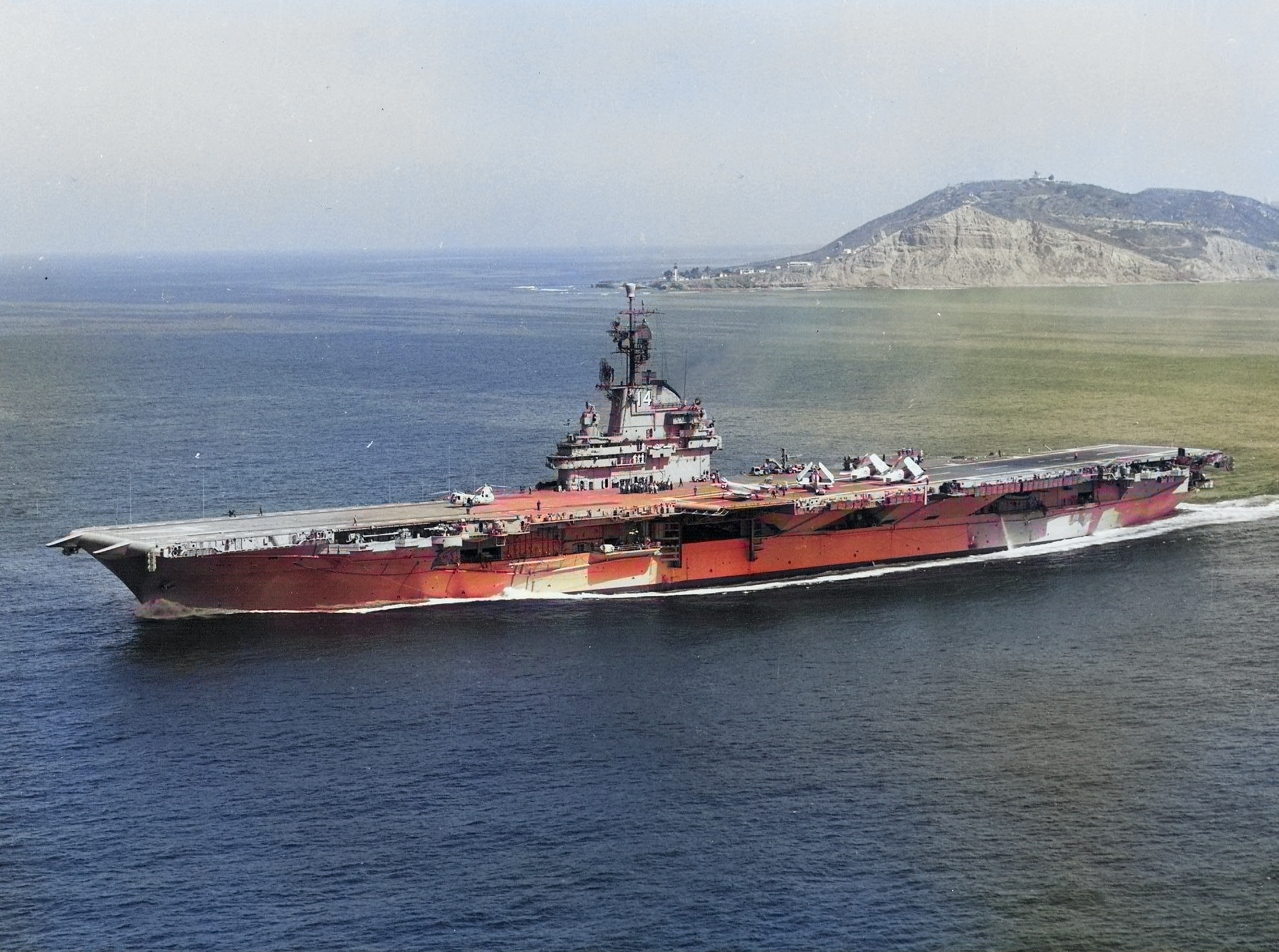 [Photo] USS Ticonderoga off Point Loma, San Diego, California, United ...