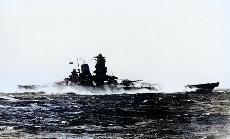 [Photo] Battleship Yamato underway in the Bungo Channel between the ...