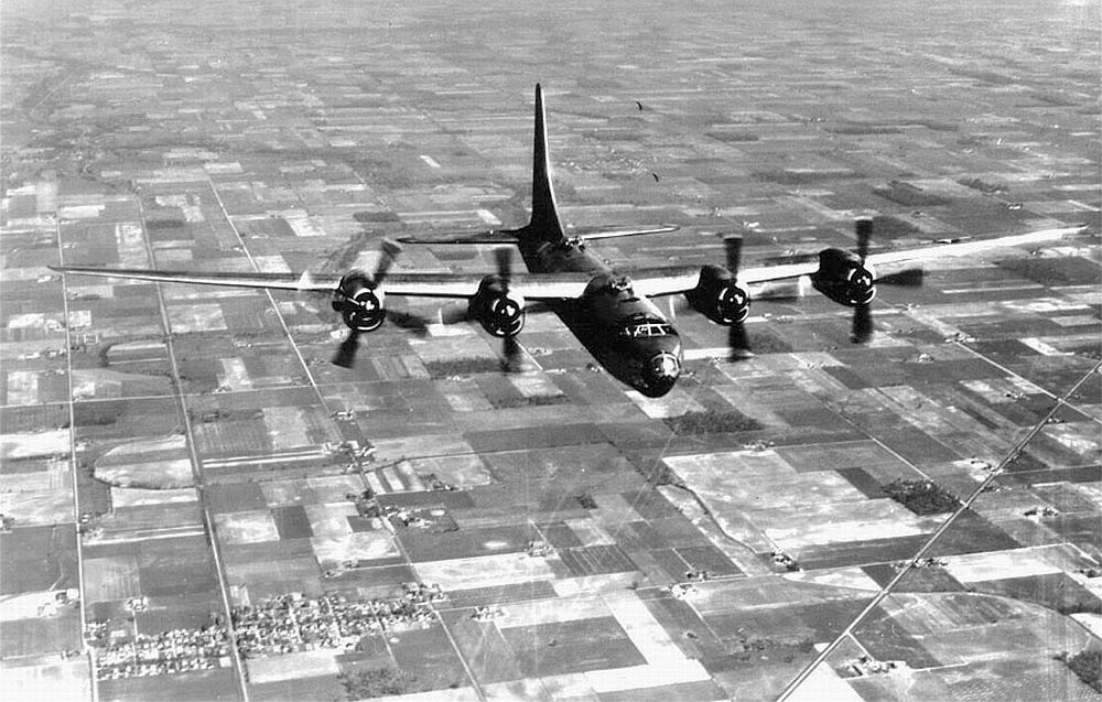 B-32 Dominator bomber in flight, Aug 1943-Jan 1947