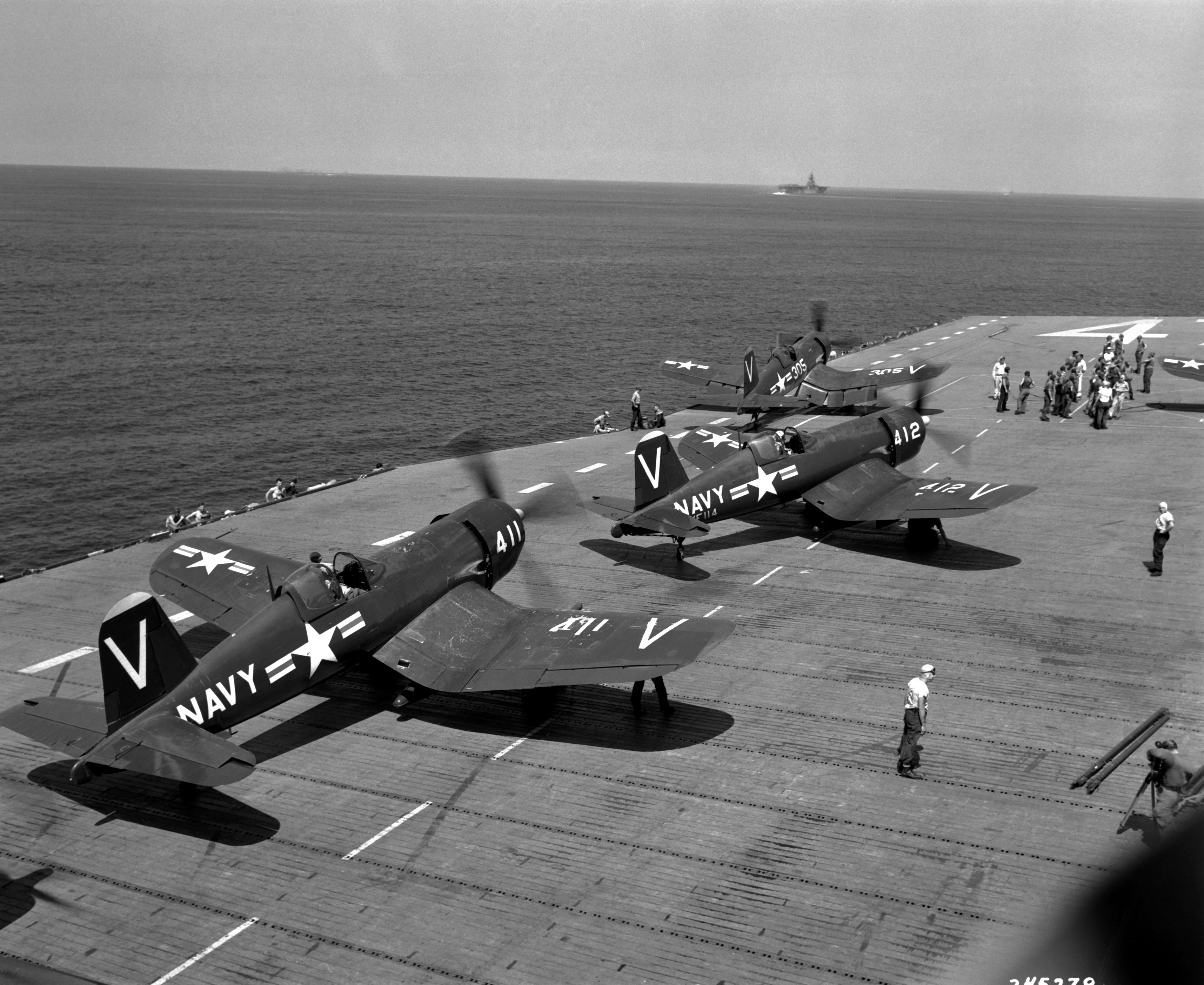 [photo] F4u 4 Corsair Fighters Of Us Navy Squadrons Vf 113 And Vf 114