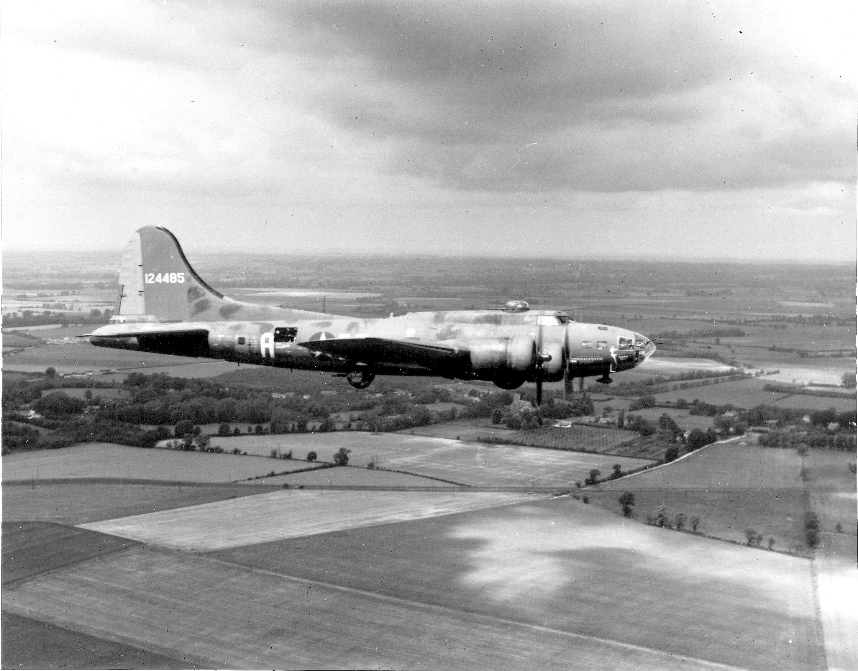 B-17F bomber 'Memphis Belle' of 324th Bomb Squadron, USAAF 91st Bomb Group in flight in the United States, 9 Jun 1943